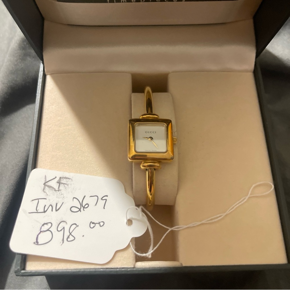 Gucci 1900L Quartz Gold Square Dial Women's Watch